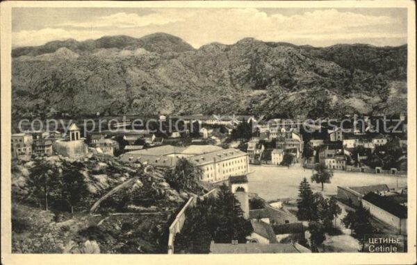 Cetinje Panorama mit Bergmassiv