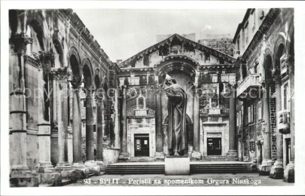 Split Spalato Peristil sa spomenikom Grgura Ninskoga