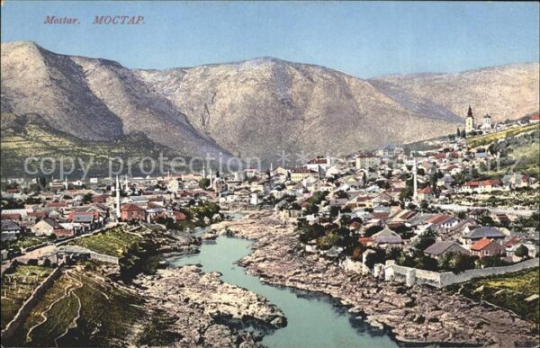 Mostar Moctap Gesamtansicht mit Bergpanorama