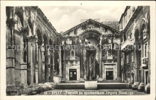 Split Spalato Peristil sa spomenikom Grgura Ninskoga