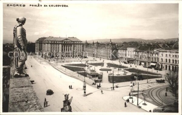 Zagreb Pogled sa Kolodvora Statue Platz