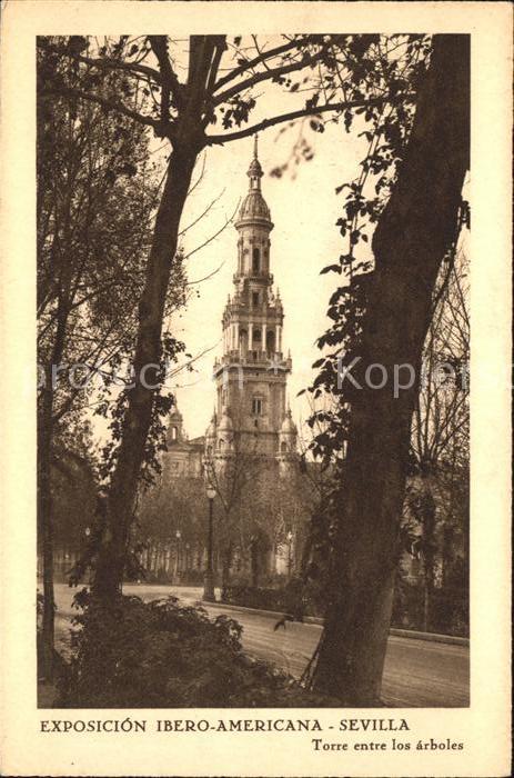 Sevilla Andalucia Torre entre los arboles
