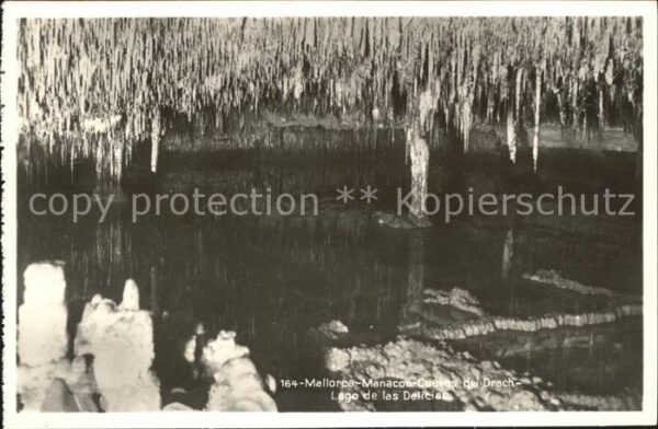 Hoehlen Caves Grottes Mallorca Manacor Cuevas del Drach Lago