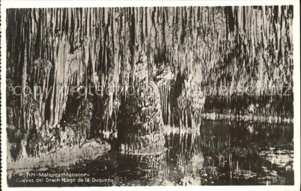 Hoehlen Caves Grottes Mallorca Manacor Cuevas del Drach Lago