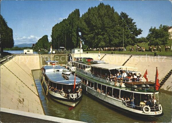 Motorboote Schleuse Augst Basel