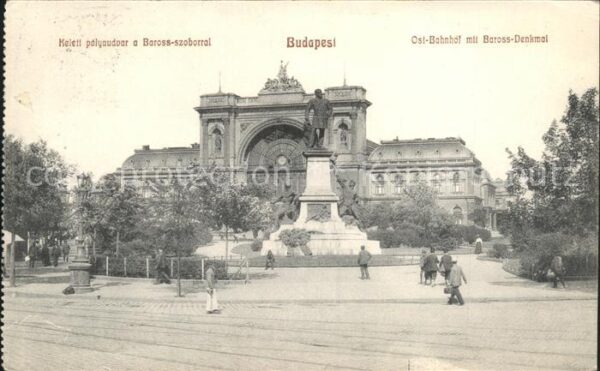 Budapest Ostbahnhof mit Baross Denkmal Statue