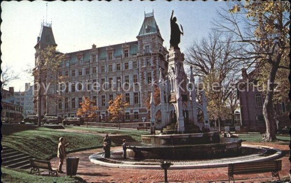 Quebec Monument de la Foi Place d_Armes