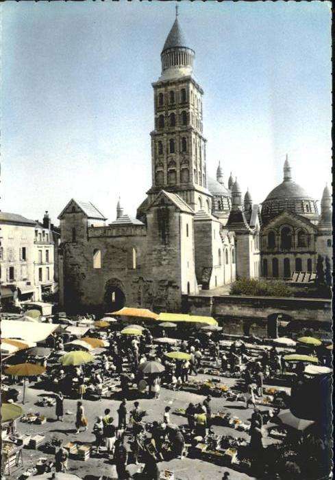 Perigueux la Cathedrale Saint Front la Place de l