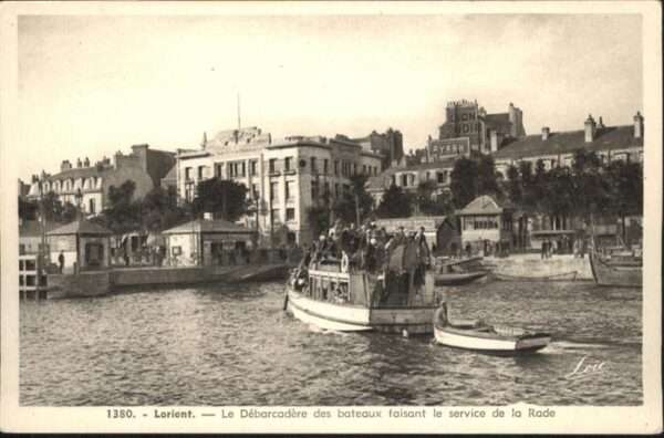 Lorient le Debarcadere des bateaux faisant le s