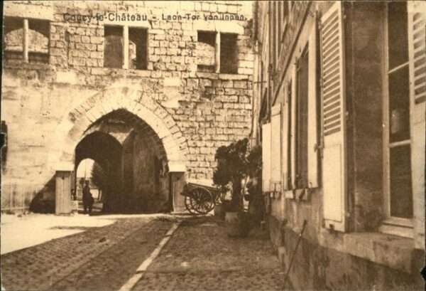 Coucy-le-Chateau-Auffrique Laon-Tor