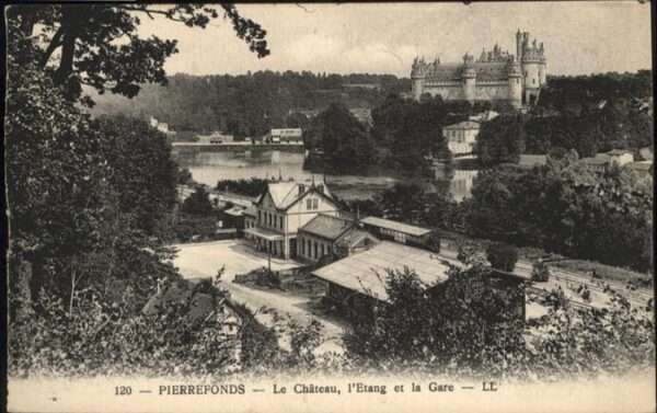 Pierrefonds Chateau Etang Gare