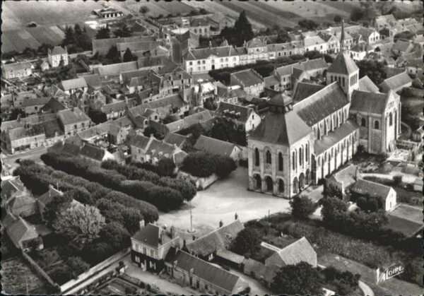 Saint-Benoit-sur-Loire Basilique Fliegeraufnahme