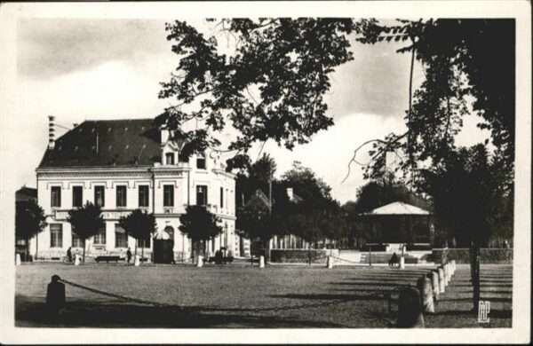Orthez Place Armes Hotel Postes