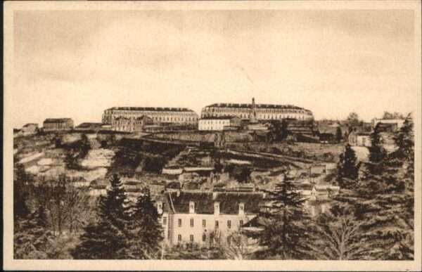 Poitiers 86 Caserne du 109 d`artillerie