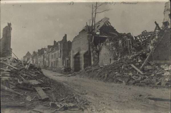Peronne 80 Somme Trümmerbild