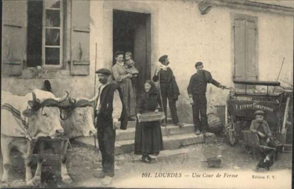 Lourdes Hautes Pyrenees Cour de Ferme