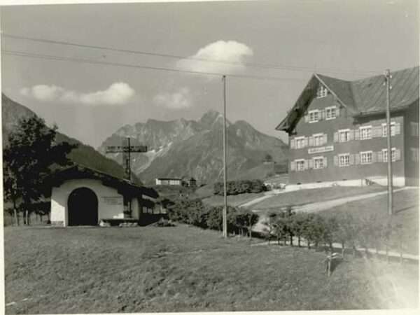 Hirschegg Kleinwalsertal Vorarlberg Hirschegg Gasthaus Kreuz Kleinwalsertal