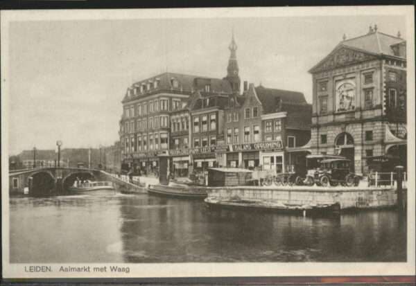 Leiden Aalmarkt met Waag