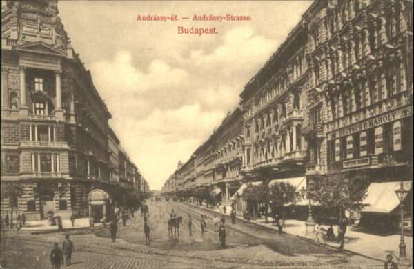 Budapest Andrassy Strasse Pferd