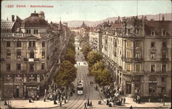 Zuerich Bahnhofstrasse Strassenbahn