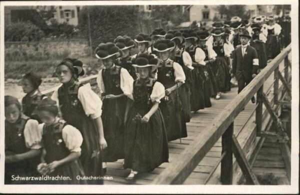 Trachten Schwarzwald Gutacherinnen Brücke