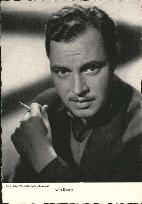 Schauspieler Ivan Desny Zigarette