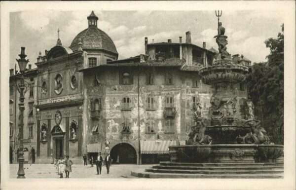 Trento Piazza Duomo Fontana Nettuno Casa Rella