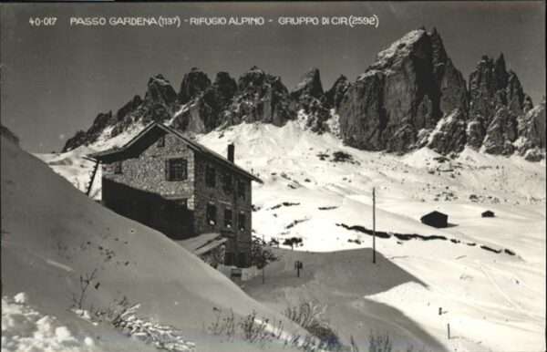 Dolomiti Passo Gardena (1137) Rifugio Alpino Gru