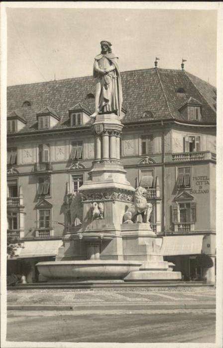 Bozen Suedtirol Denkmal Hintergrund Hotel Citta