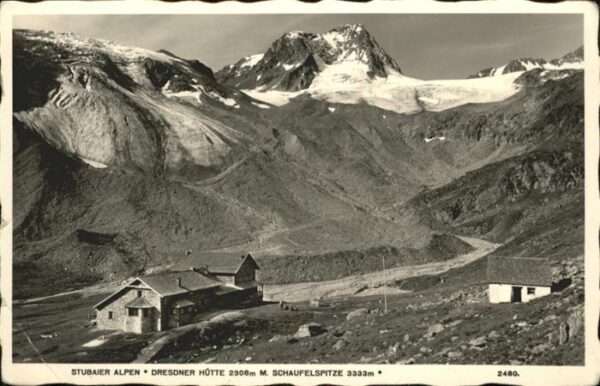 Dresdnerhuette Stubaier Alpen Schaufelspitze 3333m