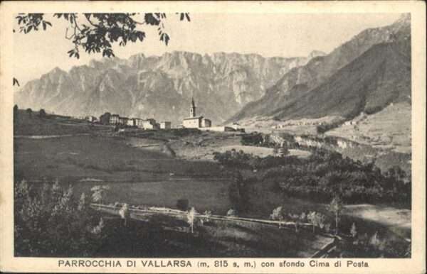Vallarsa Parrocchia con sfondo Cima di Posta