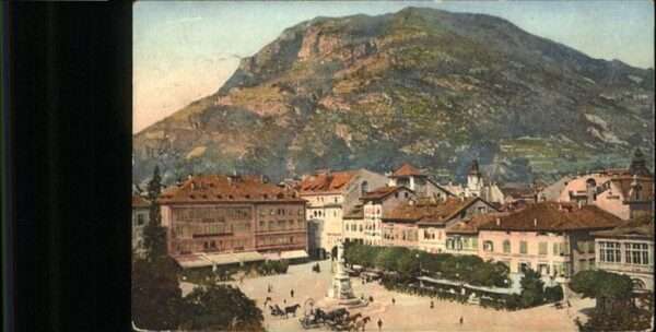 Bozen Suedtirol Walthersplatz