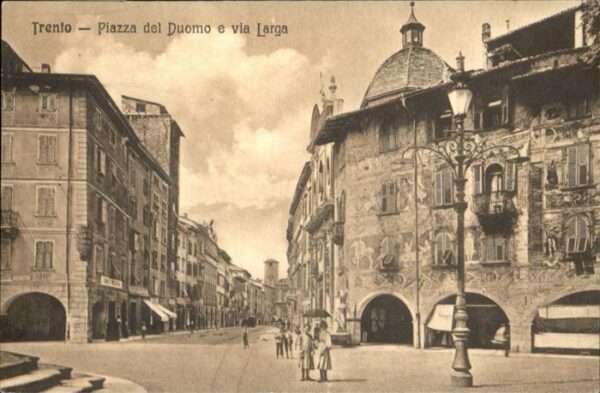 Trento Piazza Duomo Larga