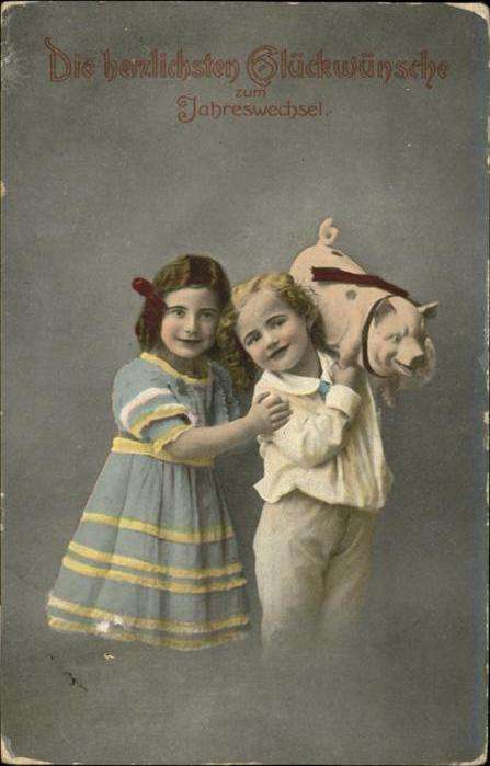 Neujahr Kinder Mädchen Schwein Ferkel