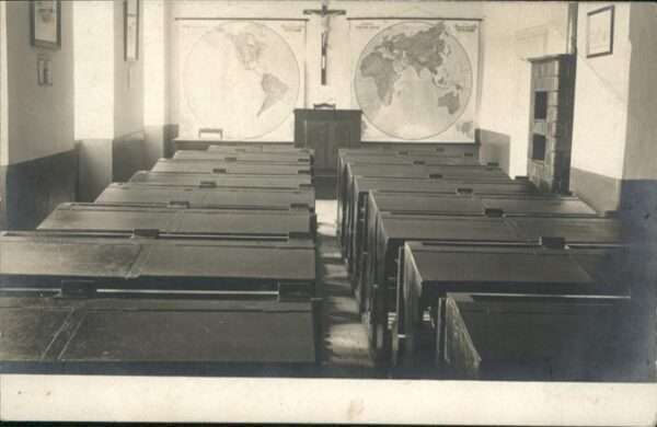 Schule School Ecole Escuela Scuola--