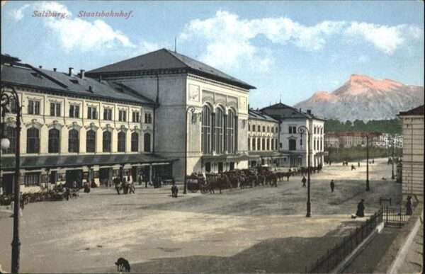 Salzburg Oesterreich Staatsbahnhof Kutsche