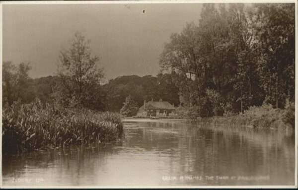Pangbourne The Swan R. Thames