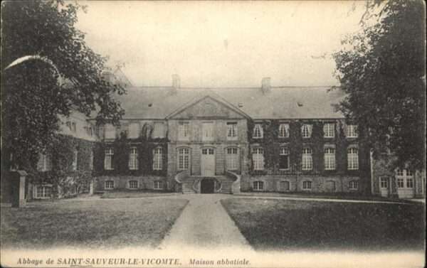 Saint-Sauveur-le-Vicomte Maison abbatiale