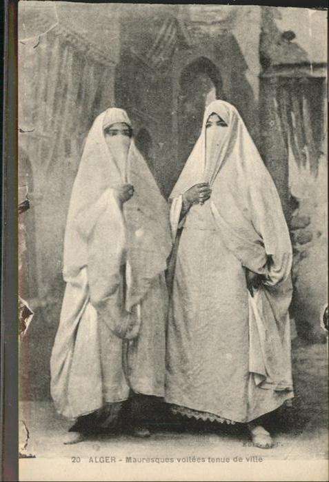 Alger Algerien Mauresques voilees tenue de ville