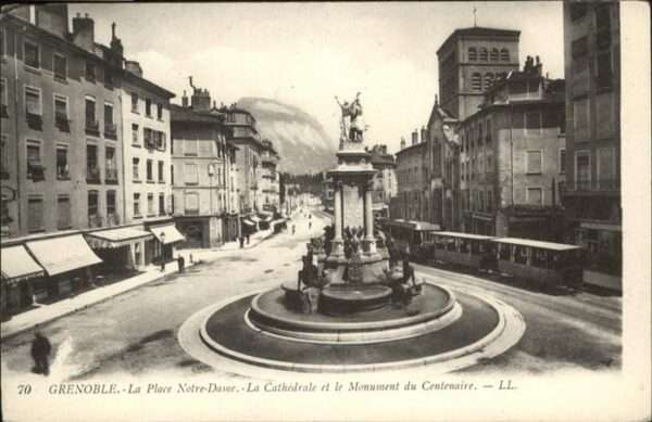 Grenoble Place Notre-Dame
Cathedrale et Monumen