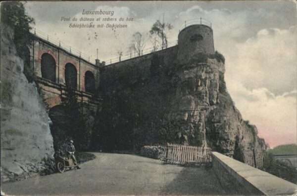 LUXEMBOURG  Luxemburg Schlossbrücke Backfelsen