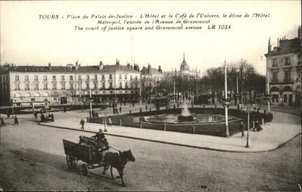 Tours Indre-et-Loire Place du Palais de Justice