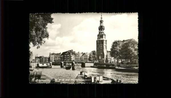 Amsterdam Niederlande Oude Waal met Montelbaanstoren
