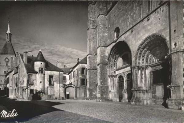 Avallon Tour de l_Horloge Eglise St Lazare