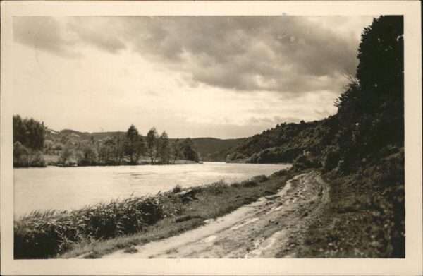 Kotzerad Chocerady Boehmen Panorama
Fluss