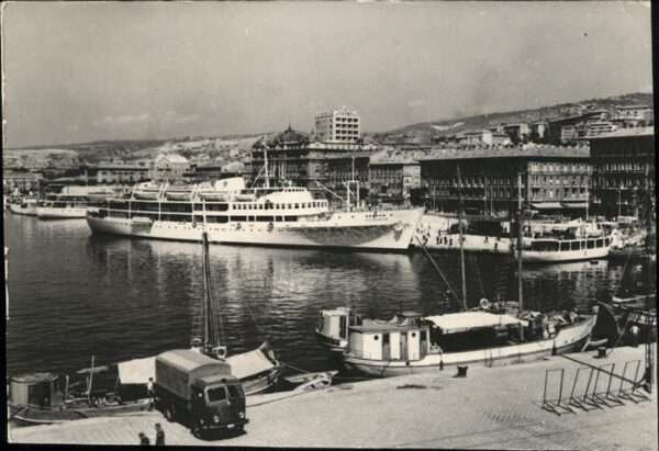 Rijeka Fiume Hafen
Porto