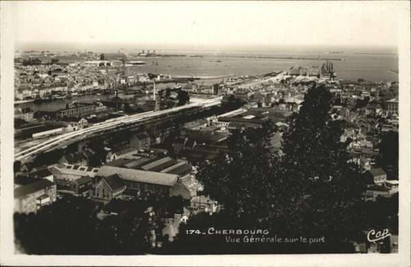 Cherbourg Vue generale
Port