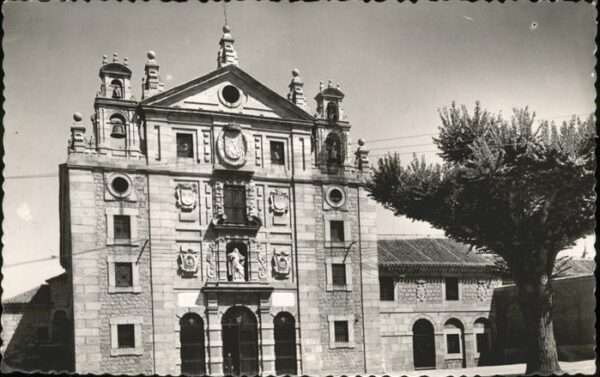 Avila Espana Tachada principal del Convento de Santa