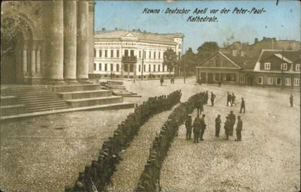 Kaunas Kowno Deutscher Appell vor Peter-Paul-Kathedr