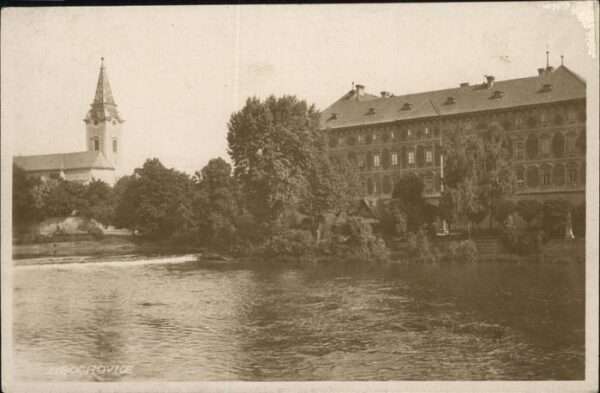 Libochovice Teilansicht See Kirche